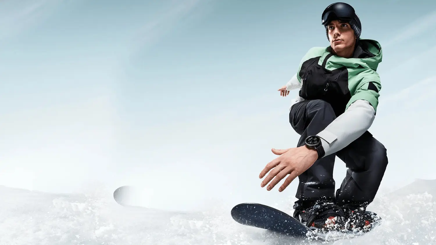 Muž na snowboardu s hodinkami Xiaomi Watch S4
