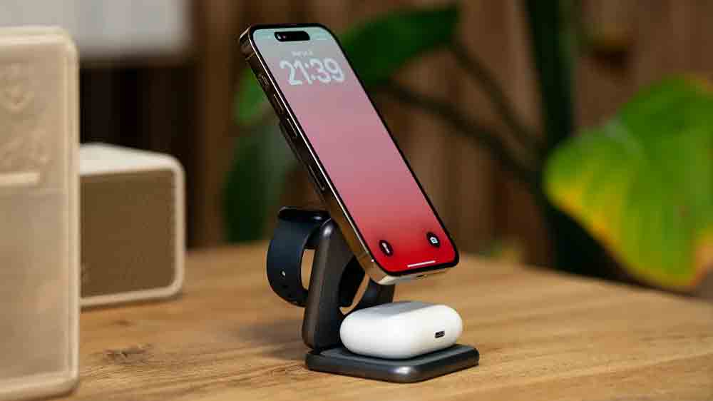 Dob&iacute;jen&iacute; telefonu, hodinek a sluch&aacute;tek na nab&iacute;ječce Yenkee YAC 01_03