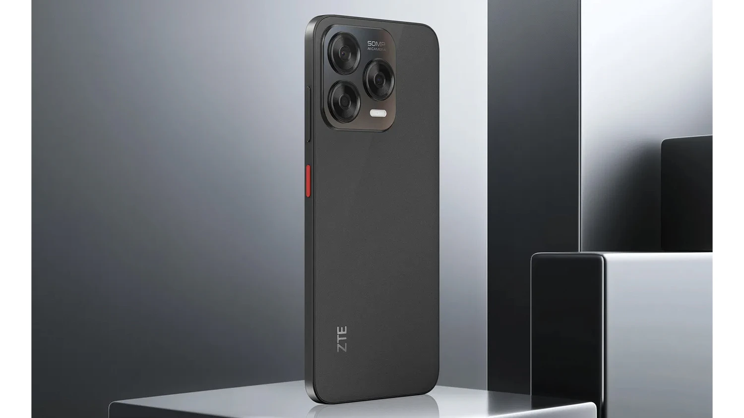 Mobiln&yacute; telef&oacute;n ZTE V70 Vita ležiaci na koži