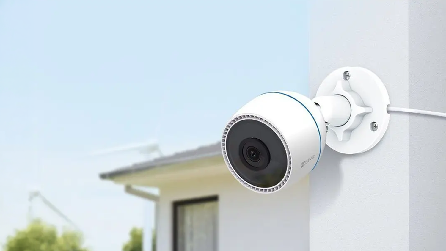 IP kamera EZVIZ H3c Full HD venku na rohu bar&aacute;ku