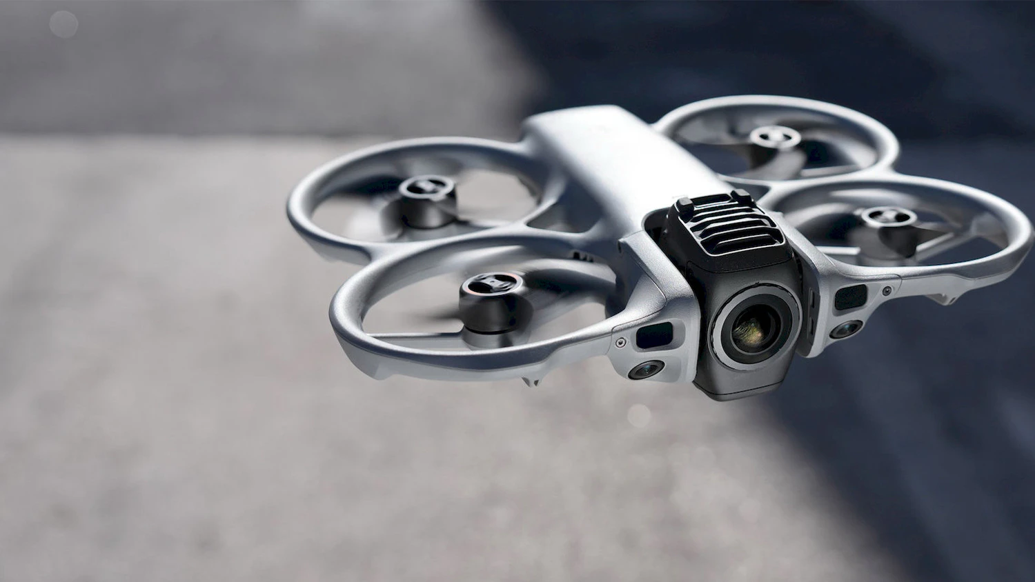 Letící dron DJI Avata 360