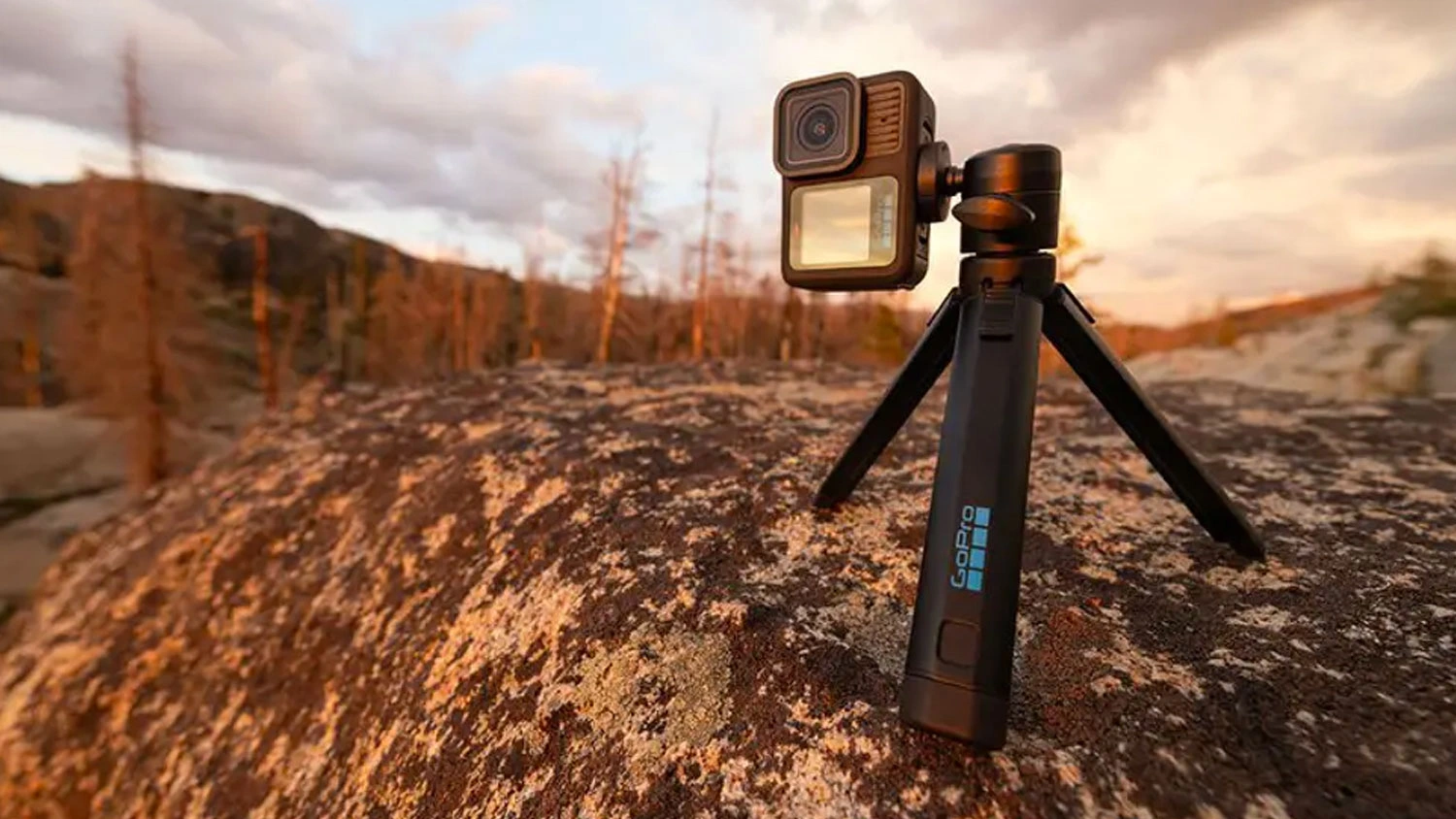 Kamera GoPro připevněn&aacute; na tripod