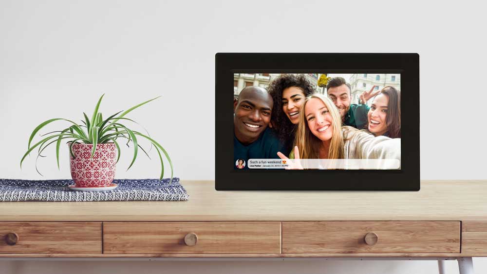 Digitální fotorámeček Denver PFF-1015B na nábytku_03