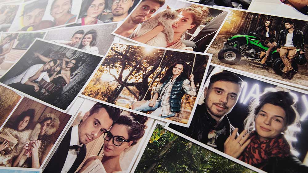 Různě poházené vytištěné fotografie _02