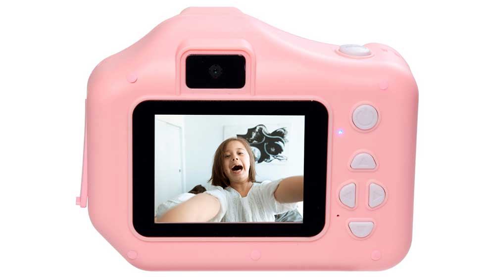 Dva chlapci na LCD displeji digitálního dětského fotoaparátu s tiskárnou Denver KPC-1370P_02