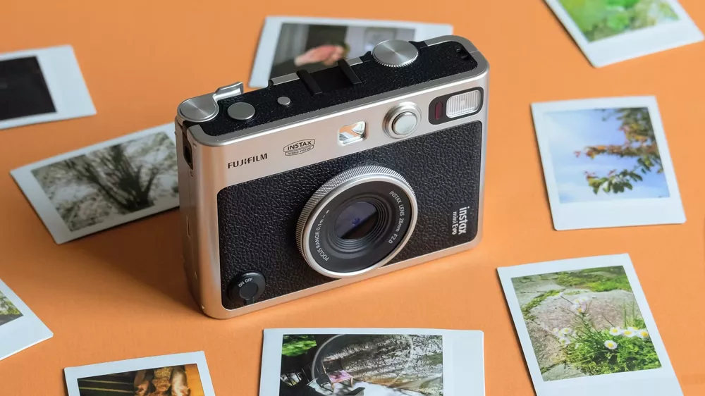 Instantn&iacute; fotoapar&aacute;t Fujifilm INSTAX mini Evo