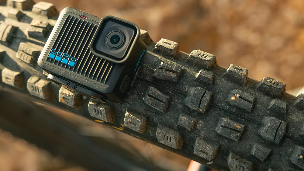 Kamera GoPro HERO upevněn&aacute; na kole_05
