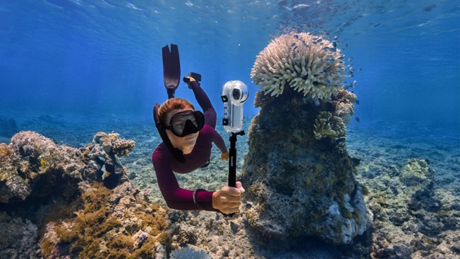 Potápěč s kamerou Insta360 X4