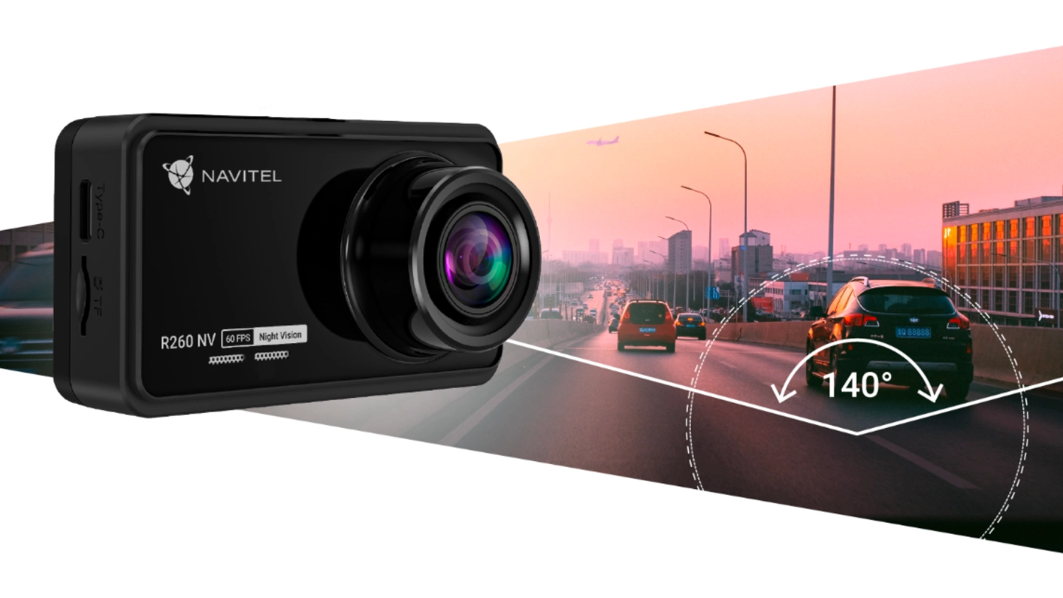 Kamera NAVITEL R260 NV a záběr na silnici