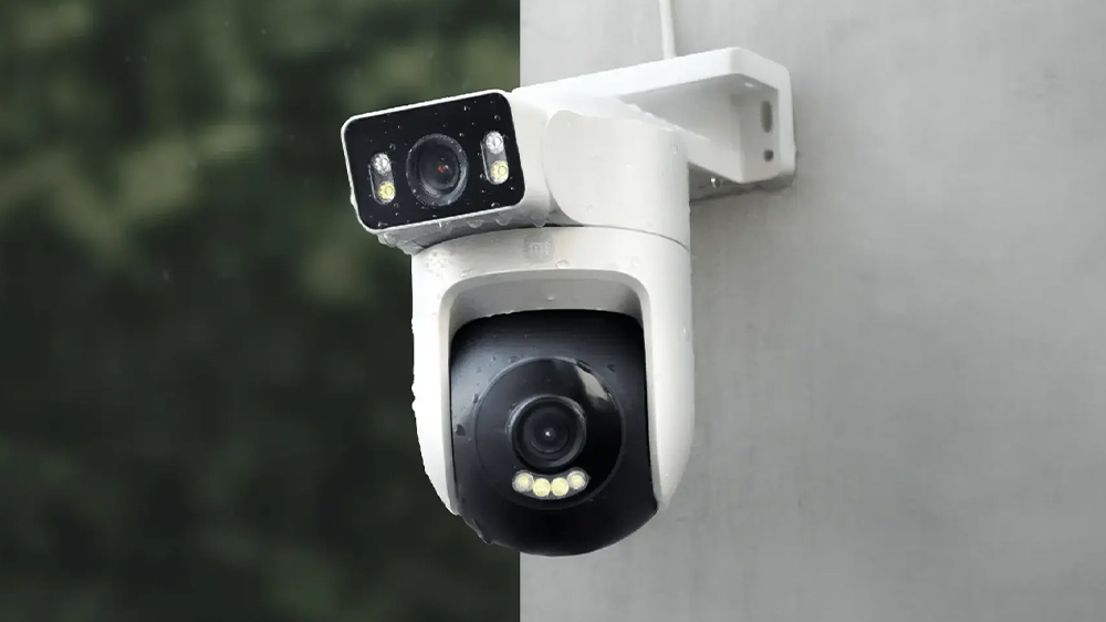 Bezpečnostní outdoor kamera Xiaomi CW500 Dual EU instalovaná na zdi, za deště_03