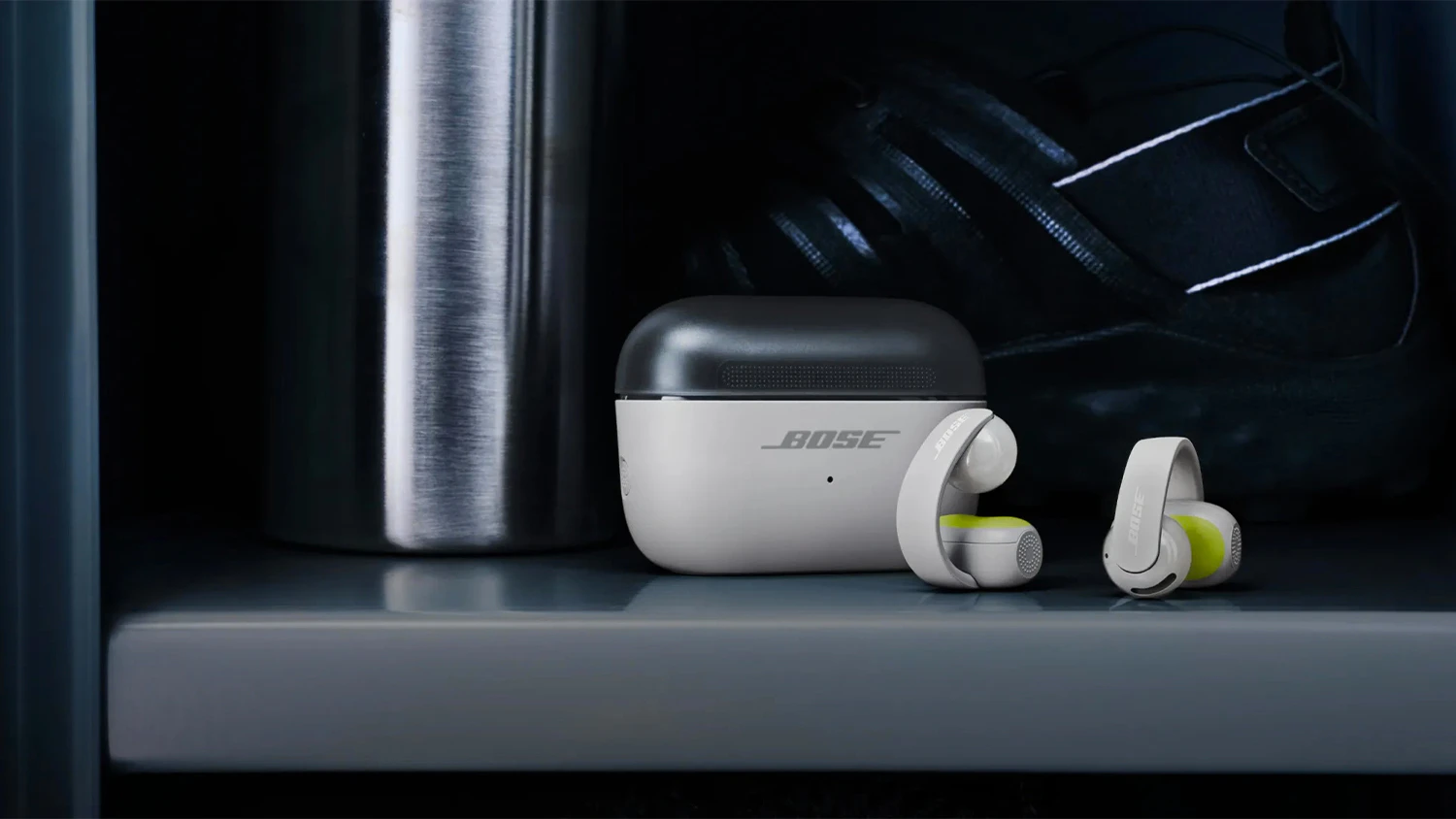 Bezdrôtové slúchadlá Bose Sport Open Earbuds White v šatni