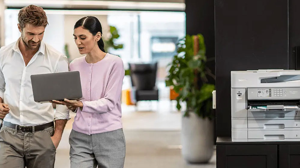 Tisk&aacute;rna Brother MFC-J6957DW v kancel&aacute;ři_02