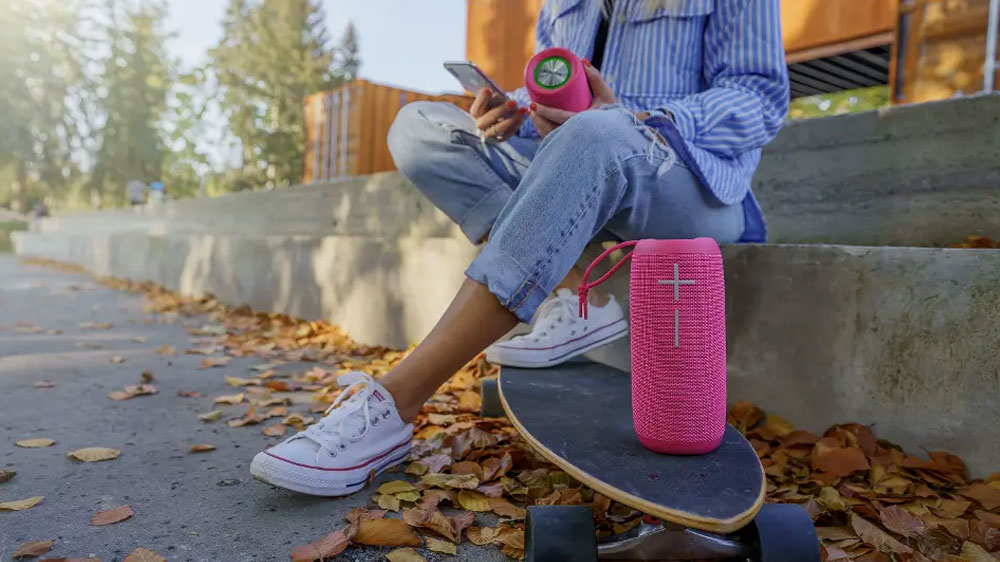 Bezdr&aacute;tov&yacute; reproduktor Buxton BBS 5500 Pink sp&aacute;rovan&yacute; s mobilem_03