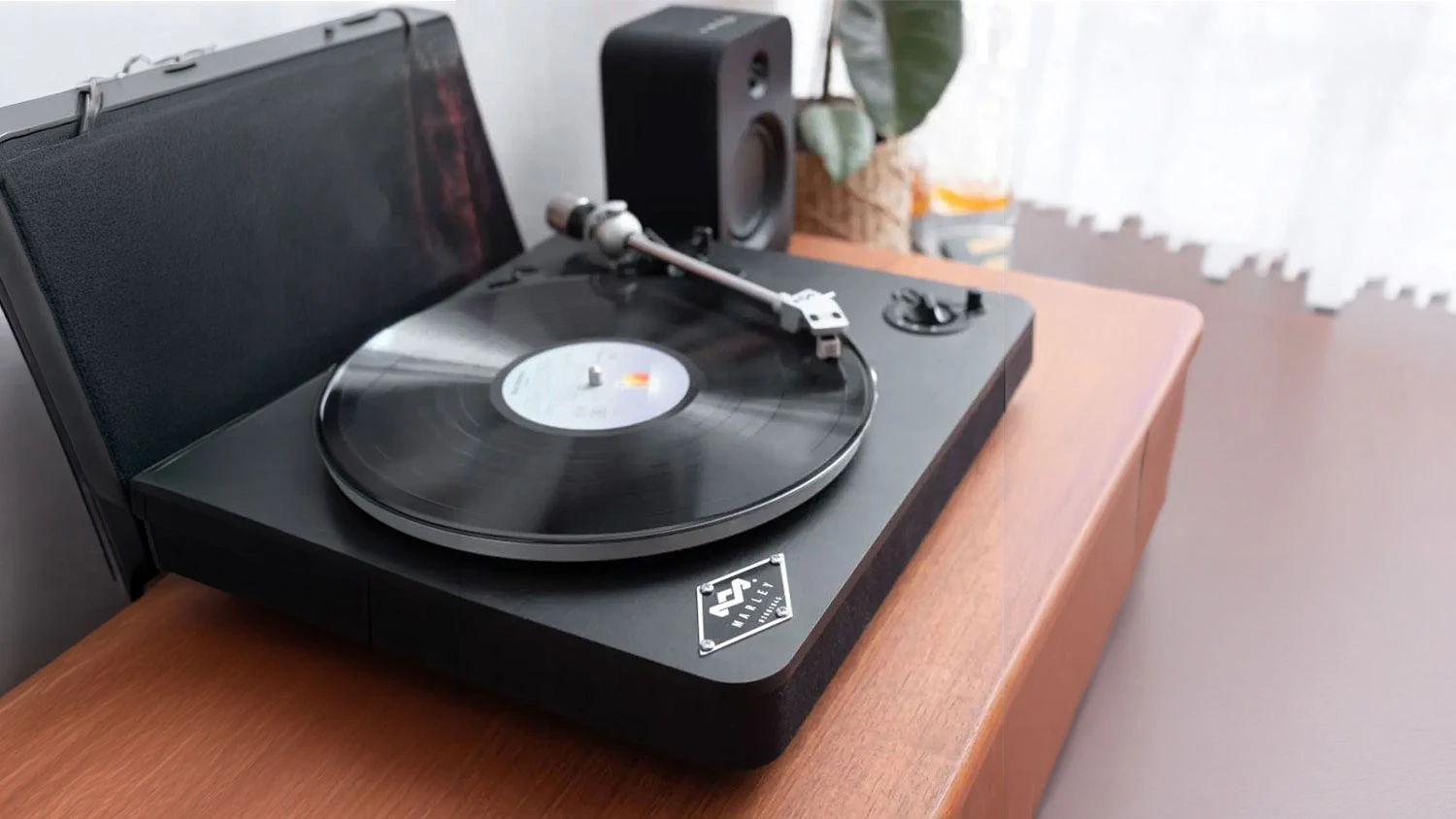 Gramof&oacute;n House of Marley Stir It Up &ndash; detail na ramienko
