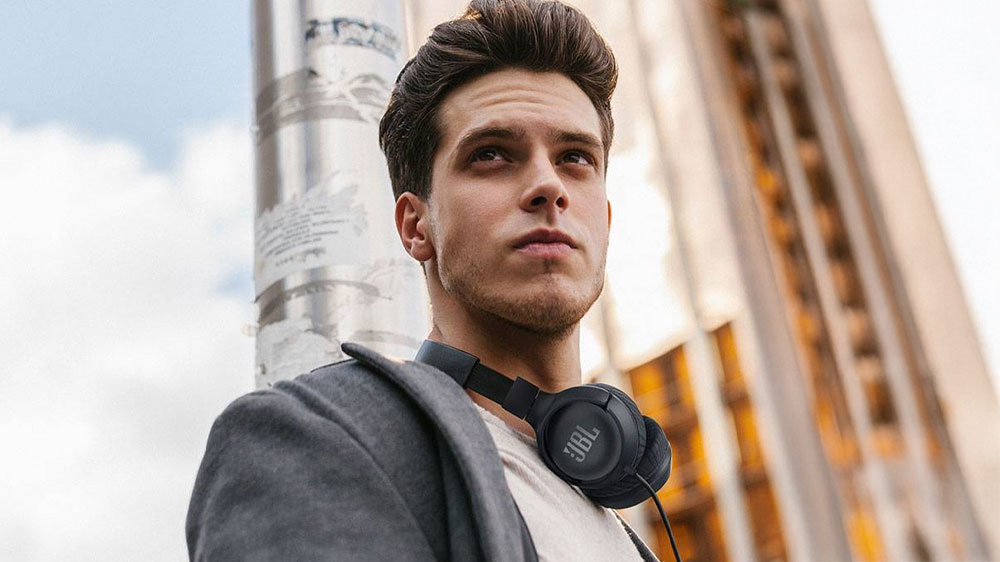 6ena se sluchátky JBL Tune 500 Blue_03