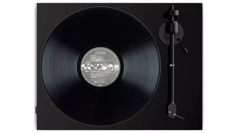 Gramof&oacute;n Pro-Ject E1 + AT3600L - HG Black s vinylovou platňou_03