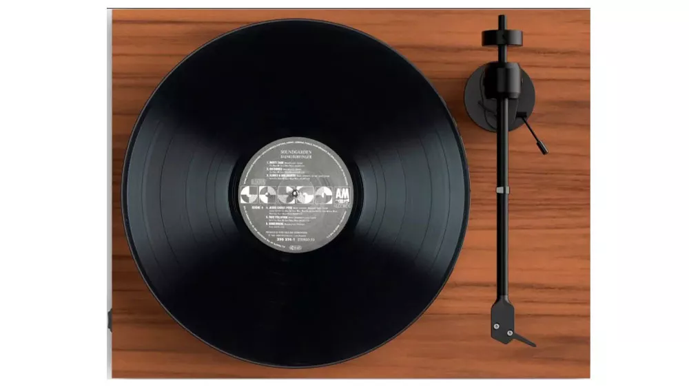 Gramofón Pro-Ject E1 + AT3600L - Walnut s vinylovou platňou_03