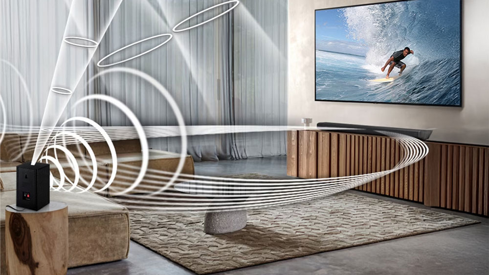 Reproduktory Samsung SWA-9500S v ob&yacute;vac&iacute;m pokoji vytv&aacute;řej&iacute;c&iacute; prostorov&yacute; zvukov&yacute; z&aacute;žitek