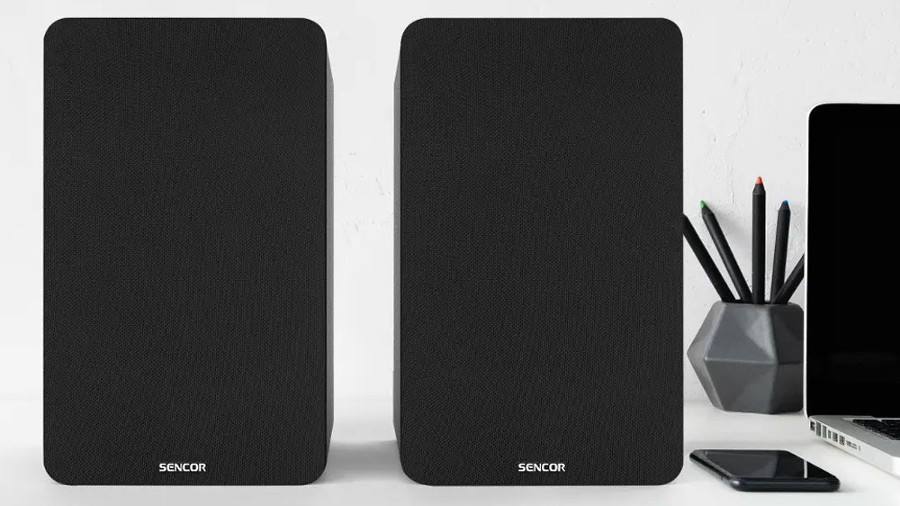 AV reprosoustava Sencor SMC BS50 na stole vedle počítače_03