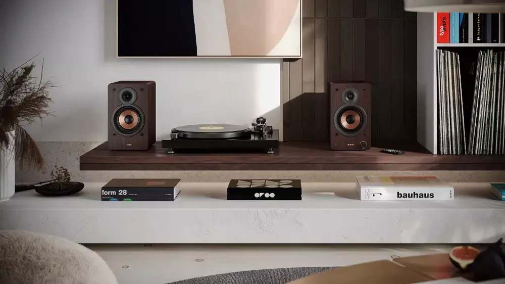 AV reprosoustava Sharp CP-SS30BR na ob&aacute;vac&iacute;m stolku_02