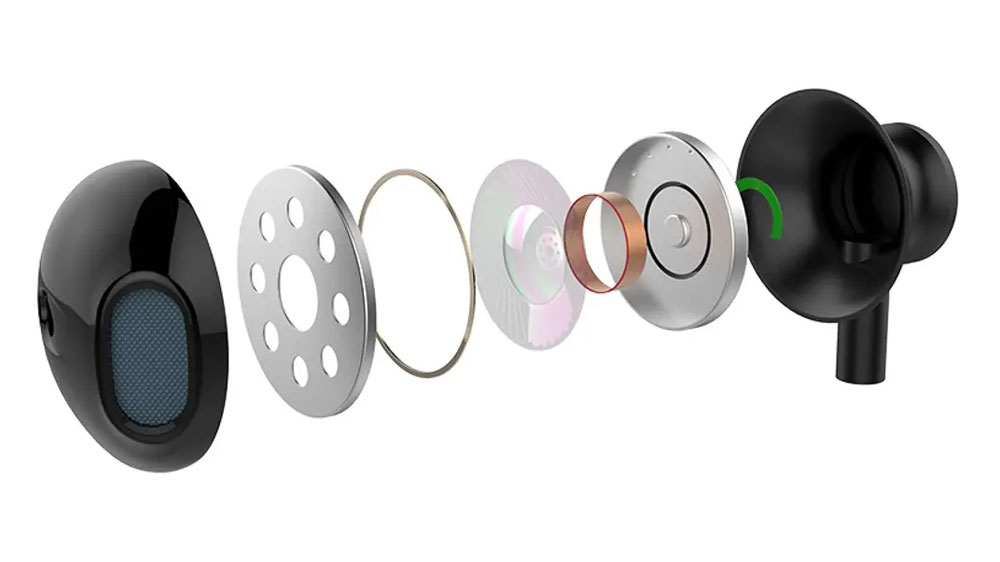 Sluch&aacute;tka Yenkee YHP 305BK demonstruj&iacute;c&iacute; kvalitn&iacute; měděn&yacute; budič a vyv&aacute;žen&yacute; zvuk při poslechu hudby_02