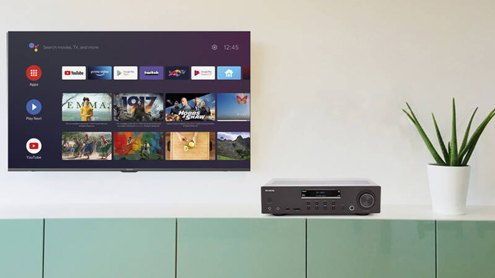 Stereo zesilovač Aiwa AMU-120BTBK čierny pripojený k TV