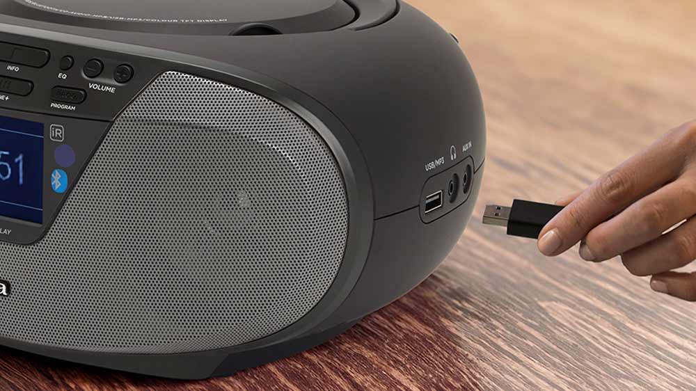 Radiopřij&iacute;mač Aiwa BBTU-500DAB m&aacute; slot na USB/MP3_03