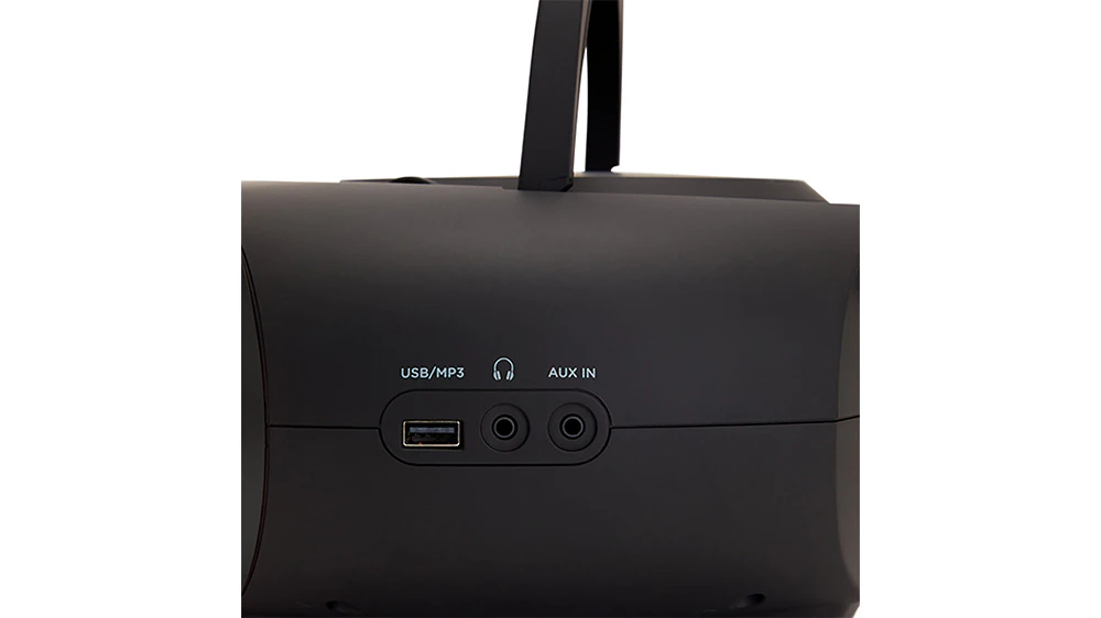 Pohled na vstupy a v&yacute;stupy radiopřij&iacute;mače Aiwa BBTU-500DAB