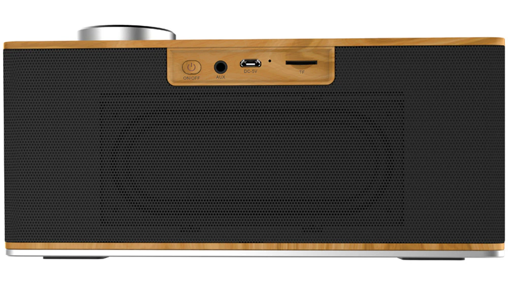 Radiobudík Aiwa CR-90BT demonstrující intuitivní nastavení duálního alarmu a podsvícený displej