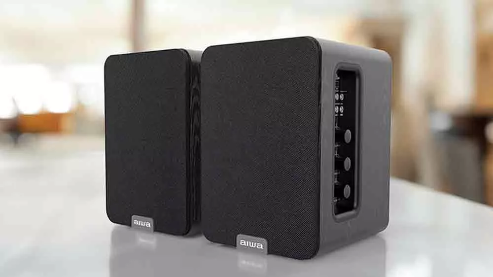 PC reproduktory Aiwa ASP-A200BK na stole_02