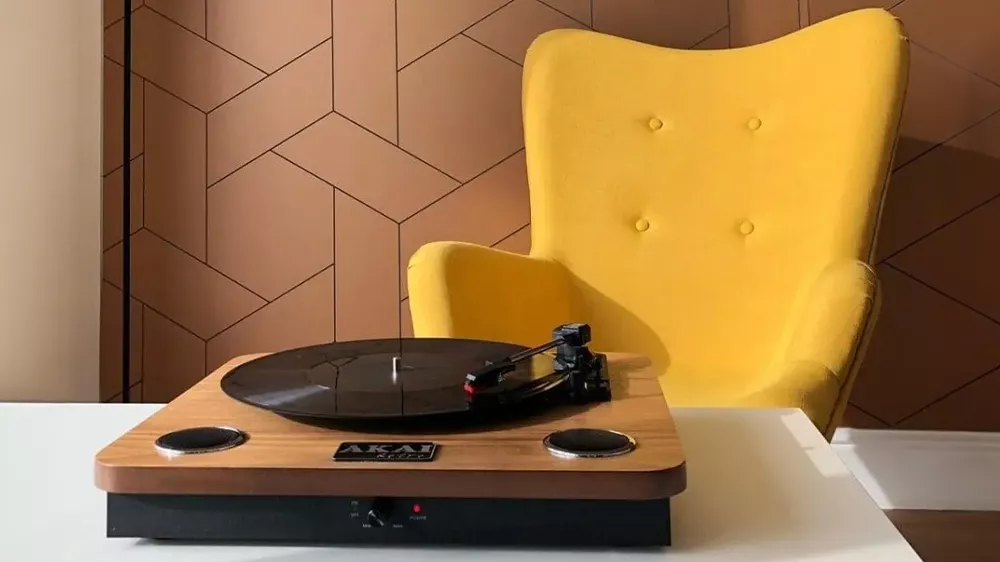 Gramofon AKAI ATT-11BT