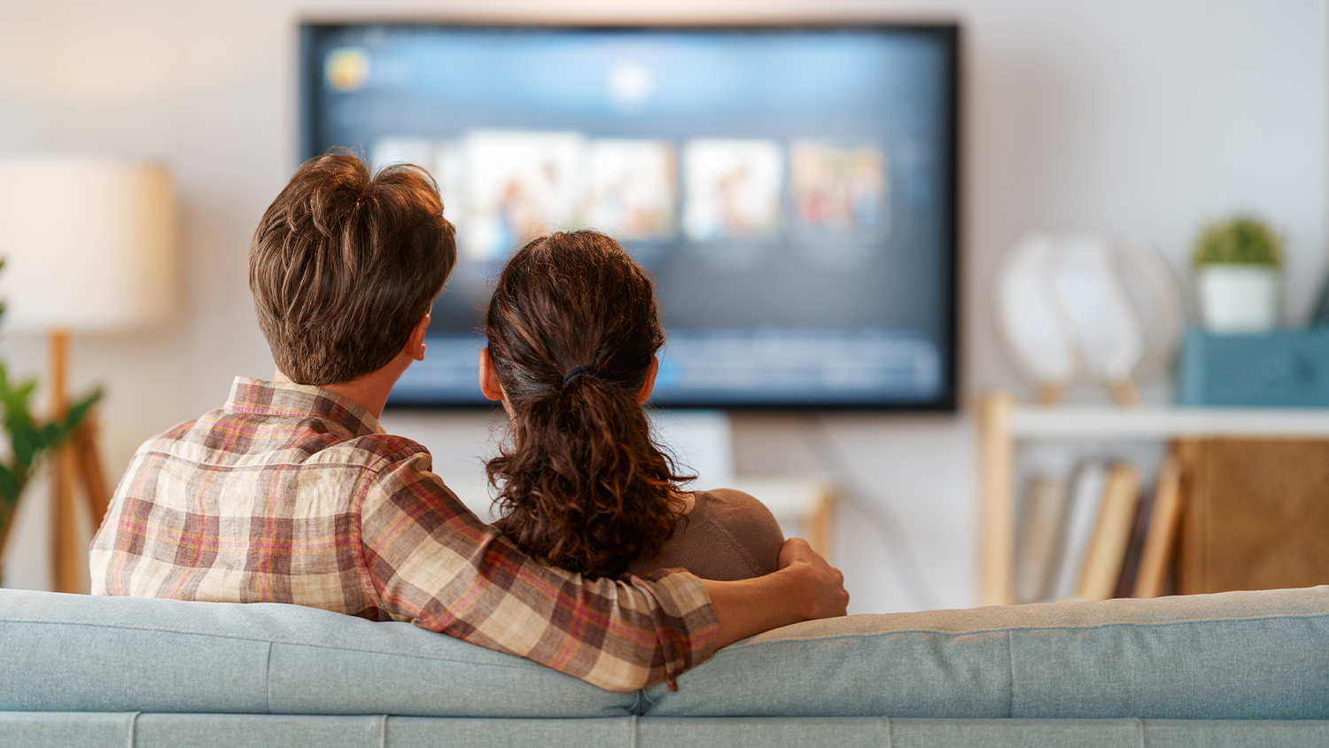 P&aacute;r d&iacute;vaj&iacute;c&iacute; se na televizi