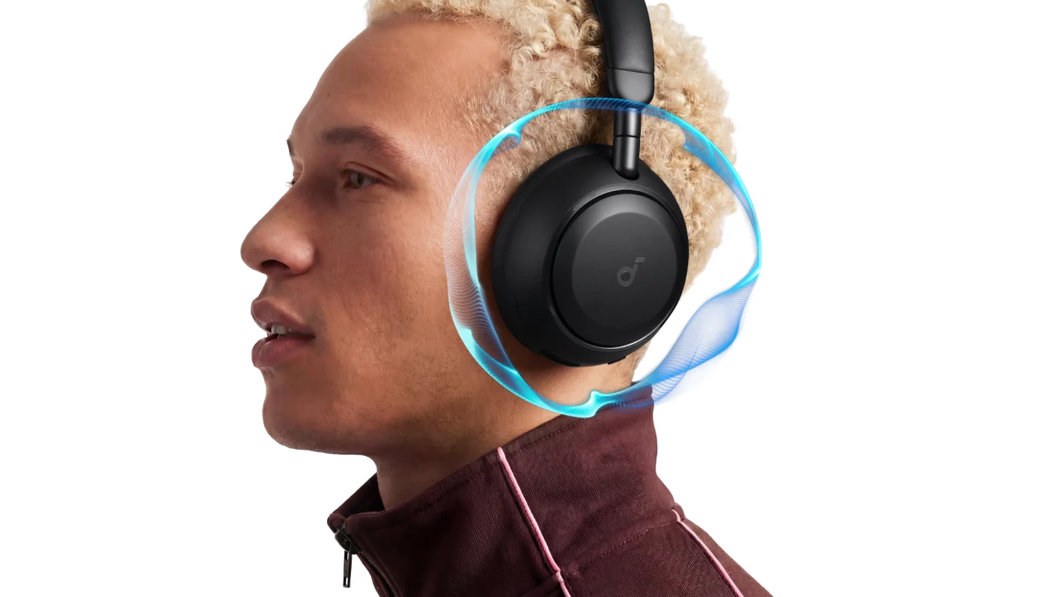 Muž s bezdrôtovými slúchadlami Anker Soundcore Space 2