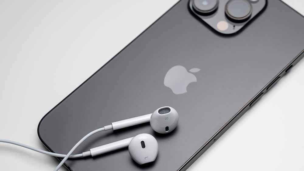 iPhone se sluchátky EarPods _02