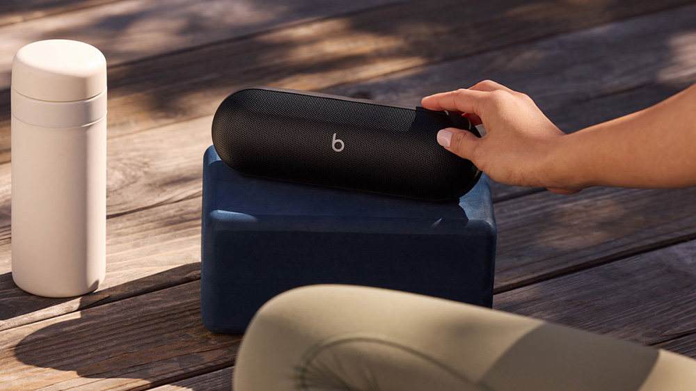 Terasa s reproduktorem Apple Beats Pill_3