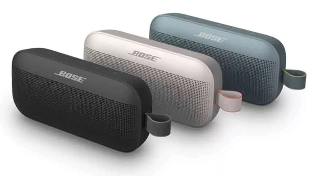 Bezdr&aacute;tov&yacute; reproduktor Bose SoundLink Flex II Blue ponořen&yacute; do p&iacute;sku_03