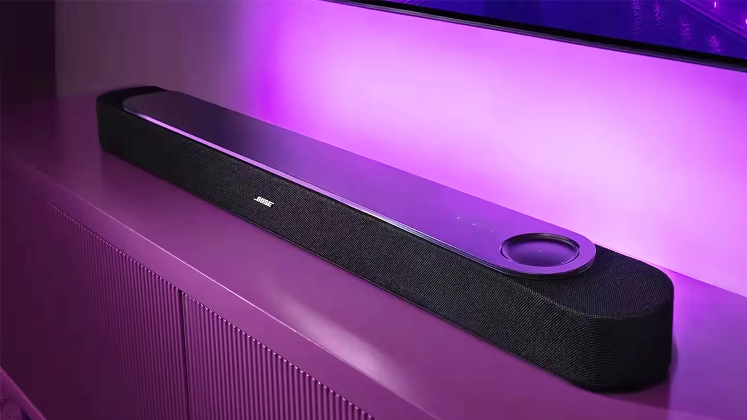 Soundbar Bose pod televízorom