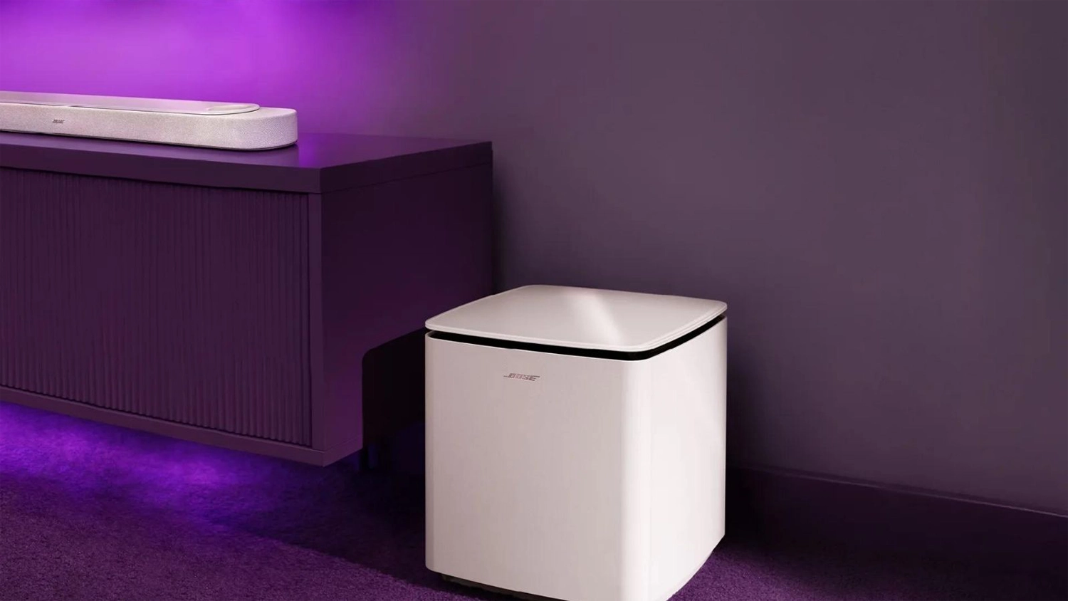 Polica so soundbarom a subwoofer BOSE