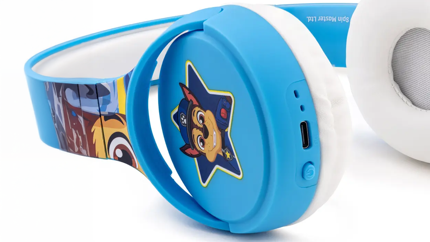 Detail na ovl&aacute;d&aacute;n&iacute; sluch&aacute;tek CPA