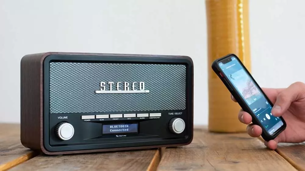 Přehr&aacute;v&aacute;n&iacute; hudby na r&aacute;diu Denver DAB-18 prostřednictv&iacute;m Bluetooth technologie_03