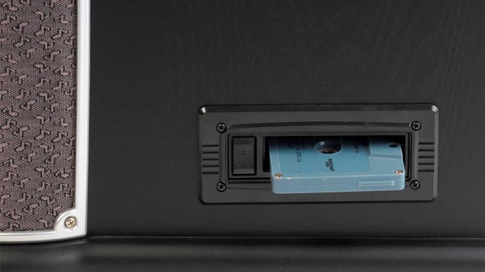 Kazeta v přehrávači v mikrosystému Denver_02