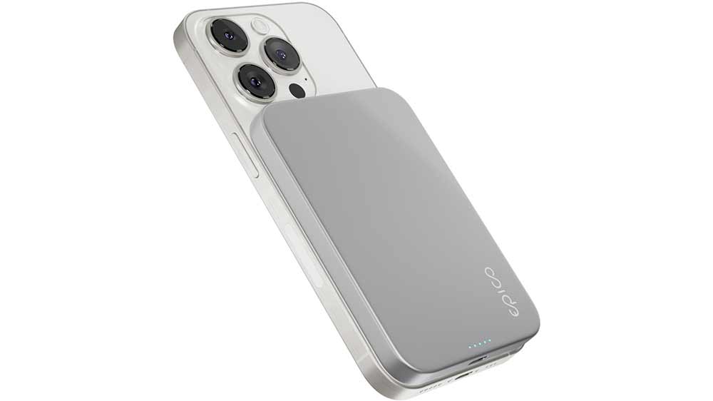 Powerbanka Epico s mobilním telefonem_02