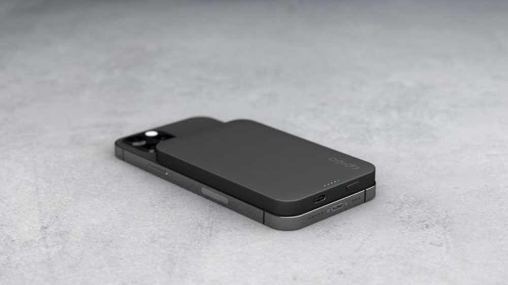 Powerbanka Epico s mobilním telefonem_02