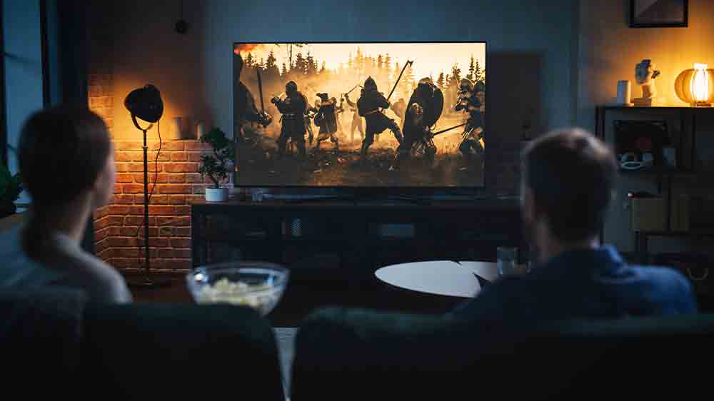 Pár se dívá na televizi_06