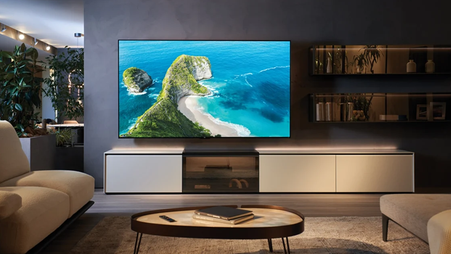 Televízor Haier v tmavom prostredí