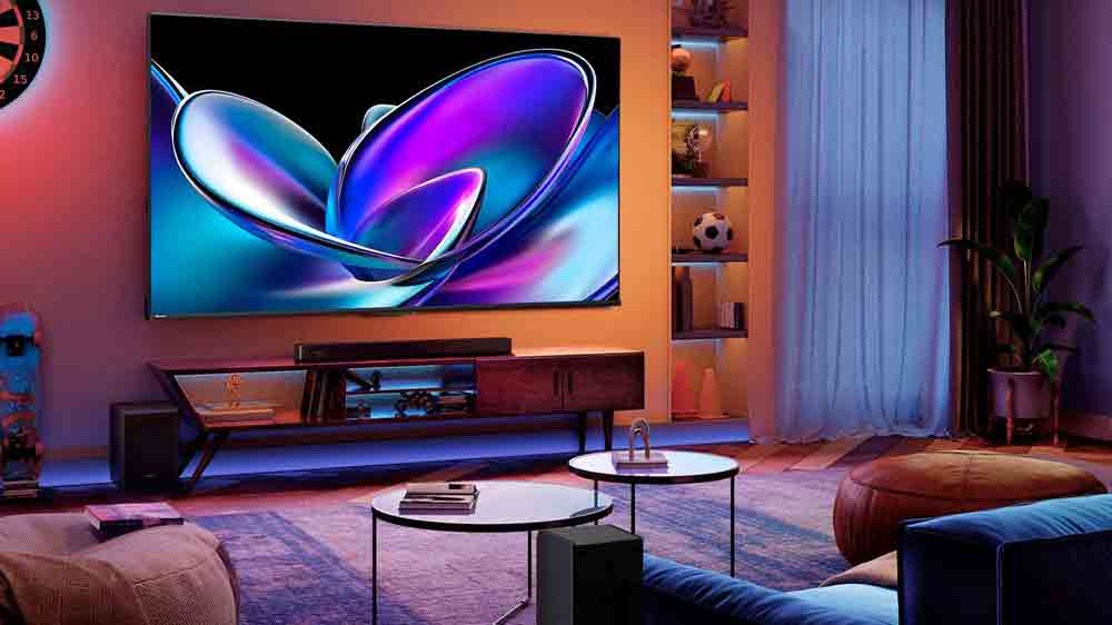 QLED Smart televize Hisense 43E77Q PRO v interiéru_02