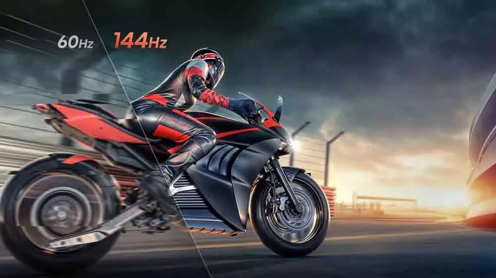 Grafika ženy jedouc&iacute; na motorce ve 144 Hz_05