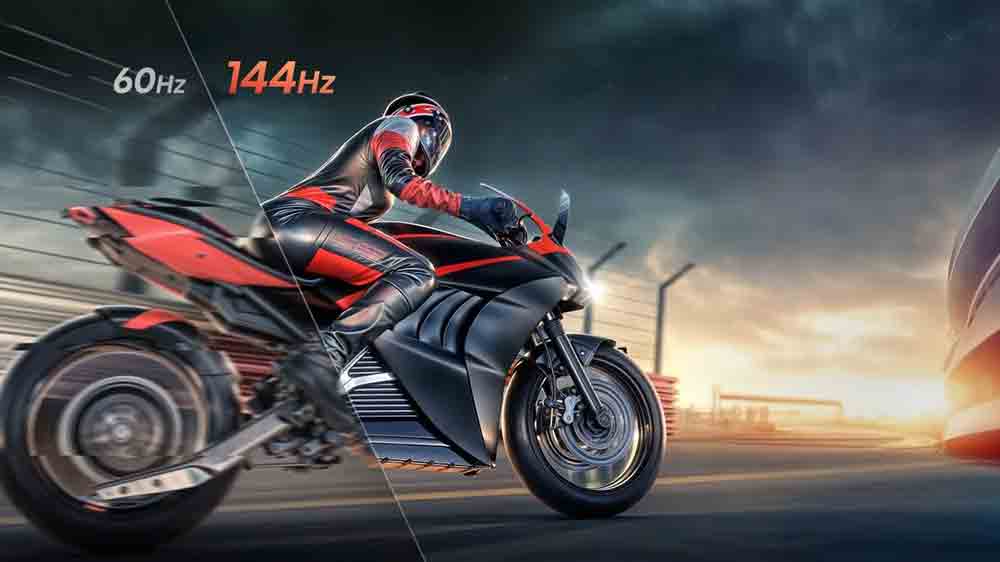 Grafika ženy jedouc&iacute; na motorce ve 144 Hz_5