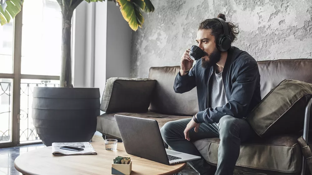 Bezdr&aacute;tov&aacute; sluch&aacute;tka JBL Tour ONE M2