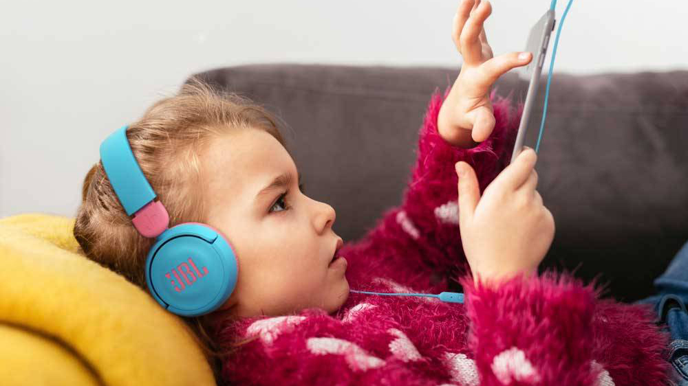 Lehká konstrukce dětských sluchátek JBL JR310_02